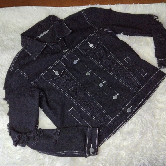 New LF CARMAR Distressed Jean Jacket Size M - Picture 2 of 10